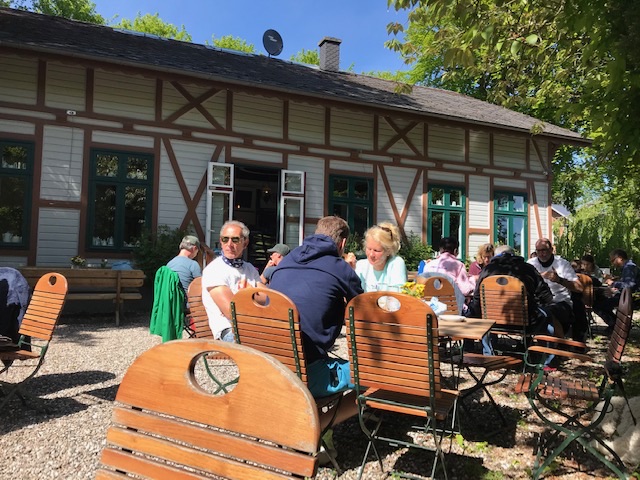 Schweizer Haus in Tating mit leckeren Kuchen