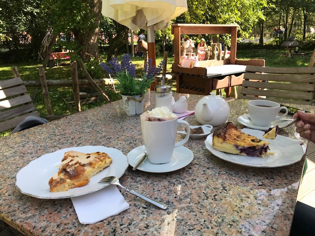 Landcafe Eclaire, leckerer Kuchen nach einer Fahrradtour zum Westerhever Leuchtturm, Kuchen Café Bestenliste Platz 3, Top 3