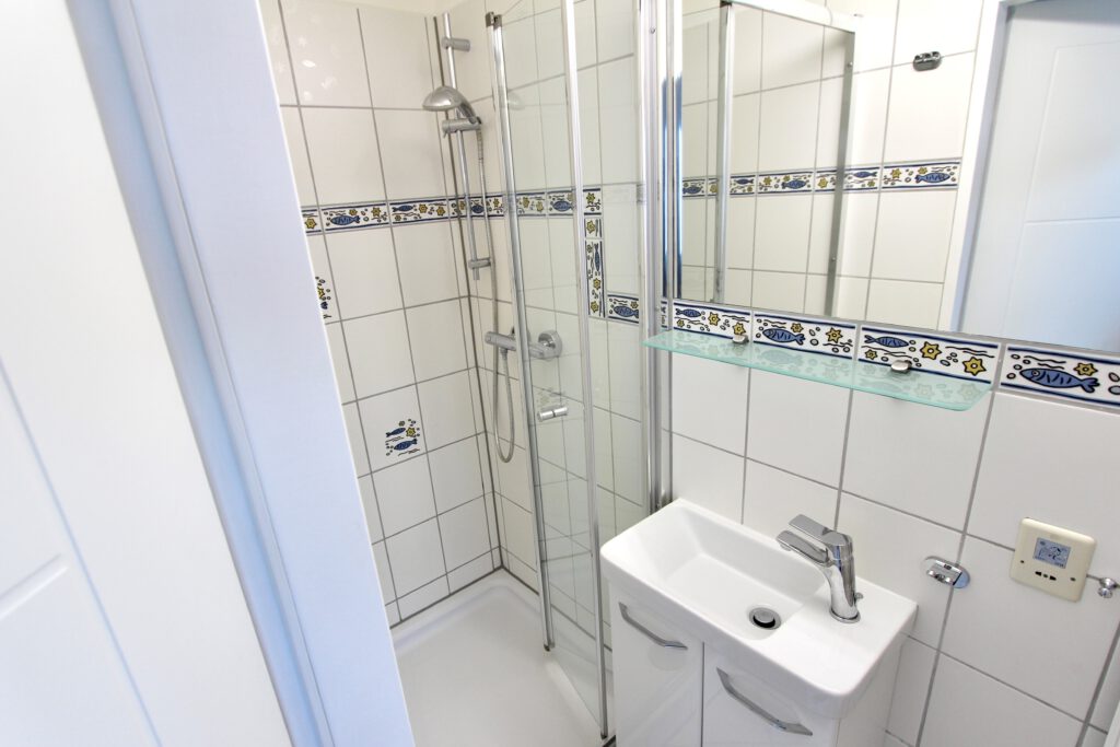 Ferienhaus Strandbox, Böhler Landstr. 74, Badezimmer mit Dusche